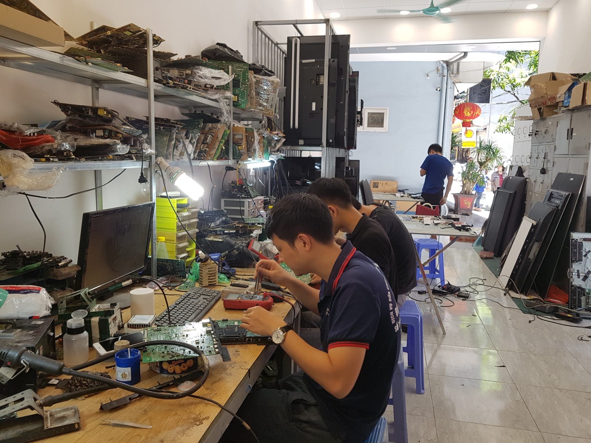 repair TV at home in peace Hanoi