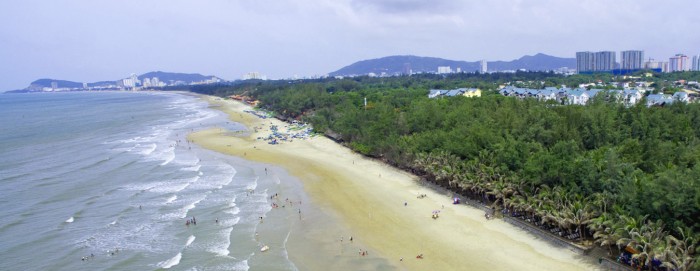 Long Cung Beach