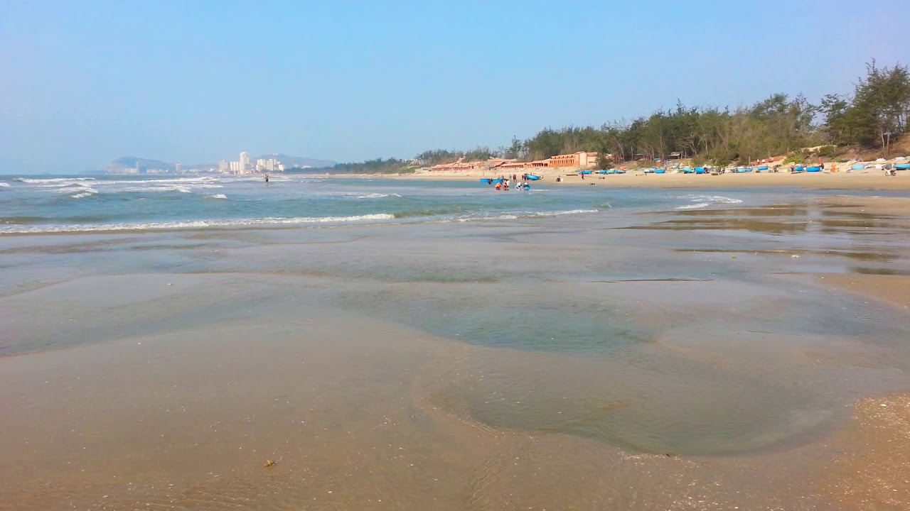 Chí Linh Beach