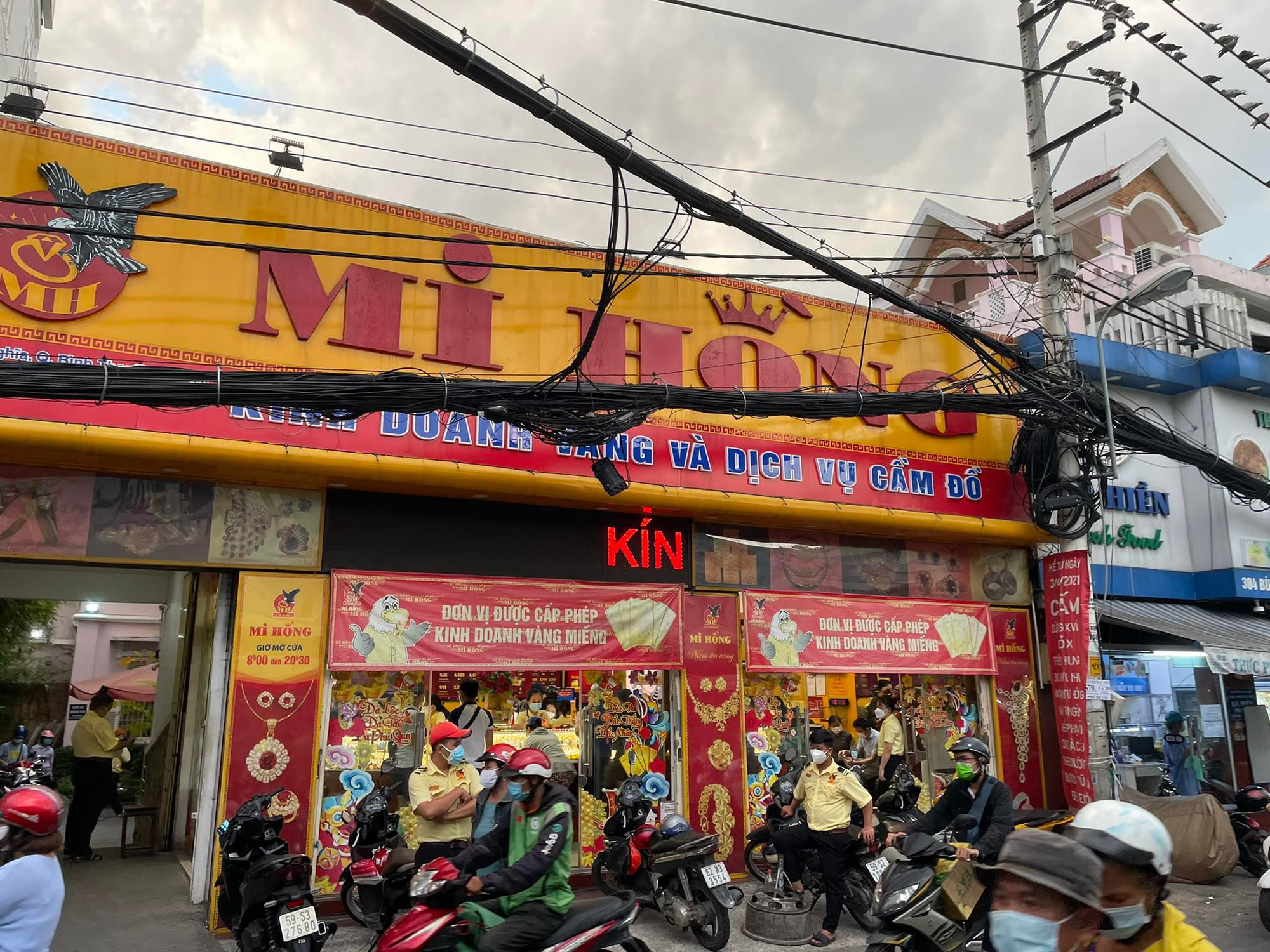 Mi Hồng Jewelry Store