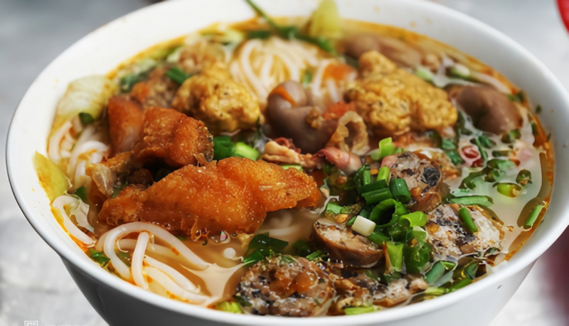 Crunchy Fish Noodles at Lê Thanh Nghị Street