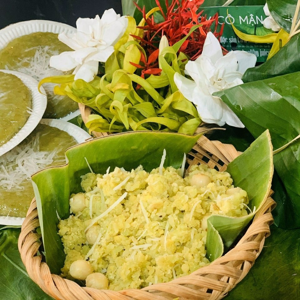 The Essence of Hanoi's Green Rice Flake Cakes