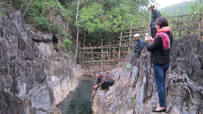 Suối nước nóng làng Luống ở Thanh Hóa
