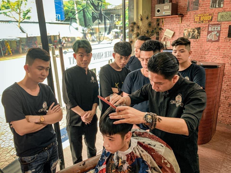 tiệm cắt tóc nam - a phát